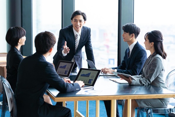 営業職を経験すると将来のキャリアはどう広がる?
